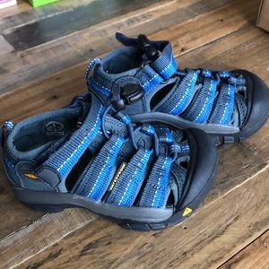 Keen Newport h2 sandals size 8